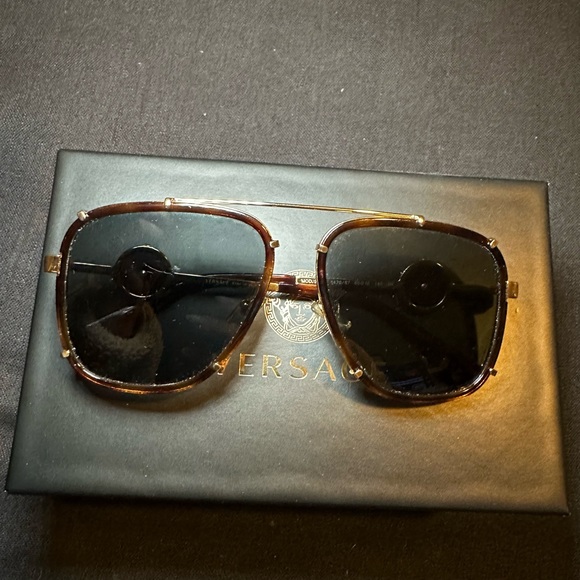 Versace sunglasses - Picture 14 of 14